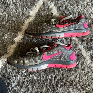 Nike free 5.0 tennis shoe